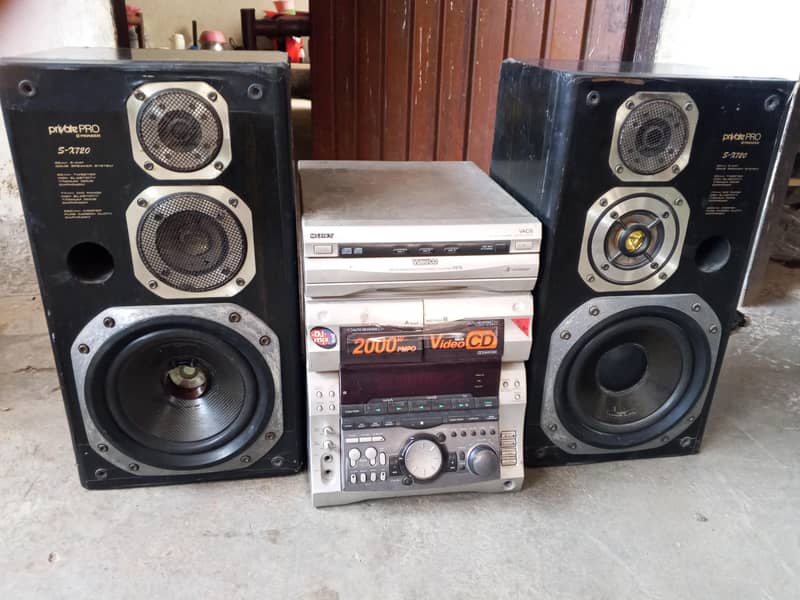 دو ڈبے 8اینچ کے دو ڈبے ایک ایمپلی فیر ہے 3