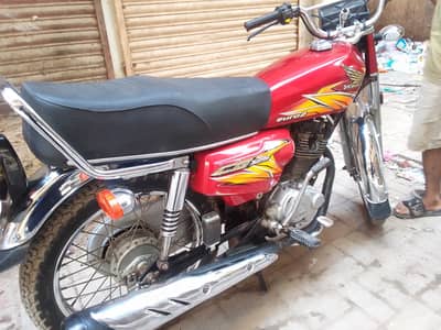Honda 125cc for sell in good condition , contact no 03273116545