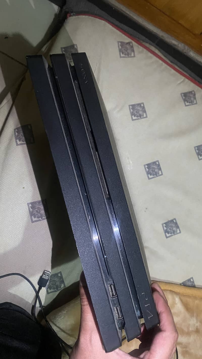 PS4 Pro 3