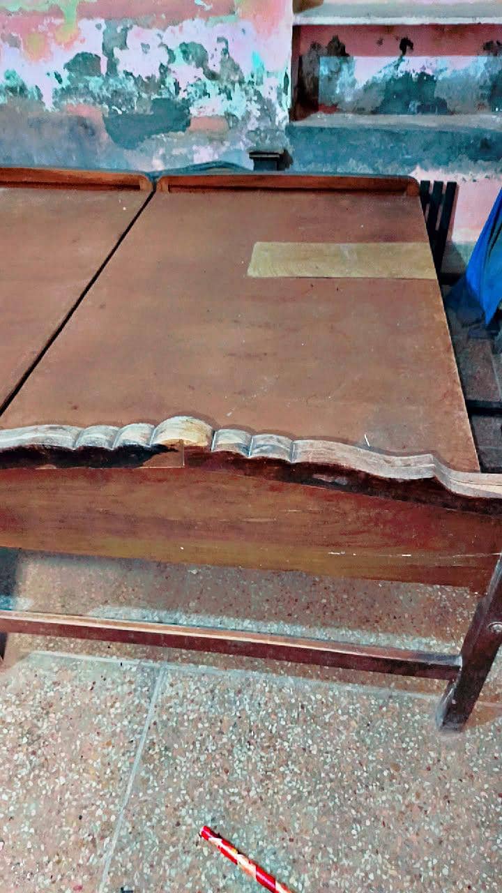 دو عدد سنگل بیڈ بالکل صاف حالت پرانی لکڑ والے برائے فروخت 4