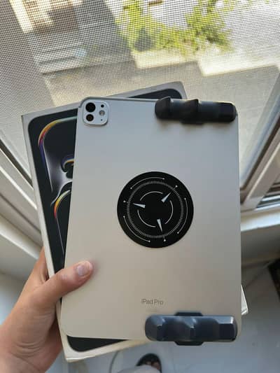 ipad m4 chip 256 gb with box and cable