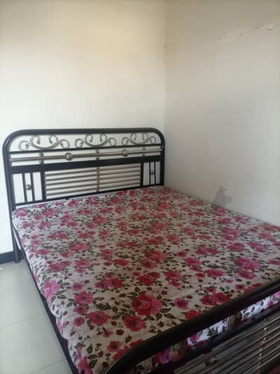 5 by 5 bed with mattress