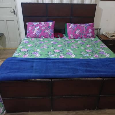 king size wooden bed