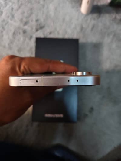 Samsung Galaxy smartphone S24fe available for sale