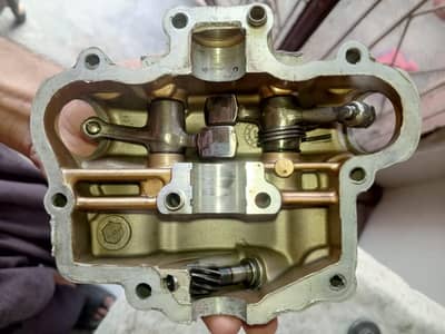 Suzuki Gs 150 Head with cam