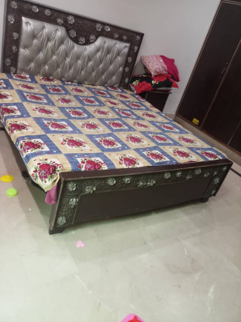 bed side tables and dressing table 0