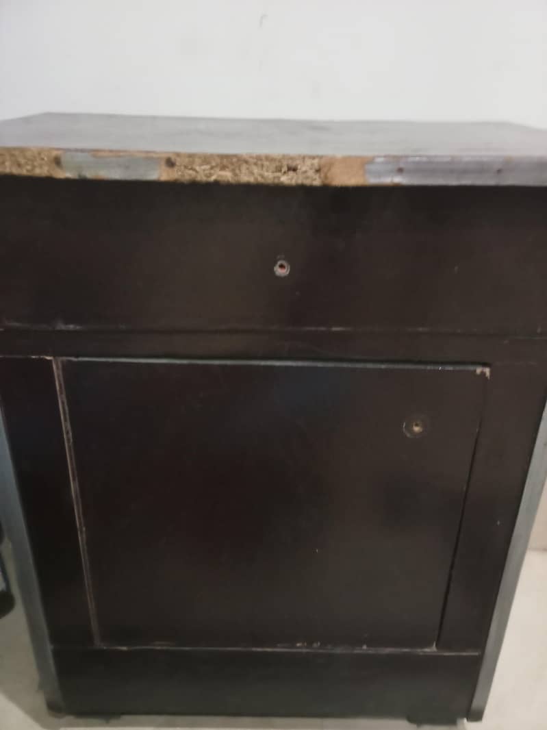 bed side tables and dressing table 1