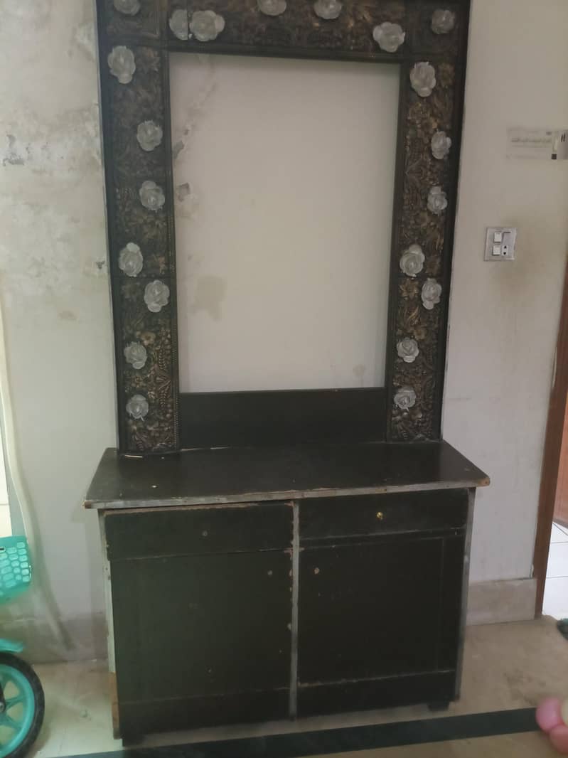 bed side tables and dressing table 3