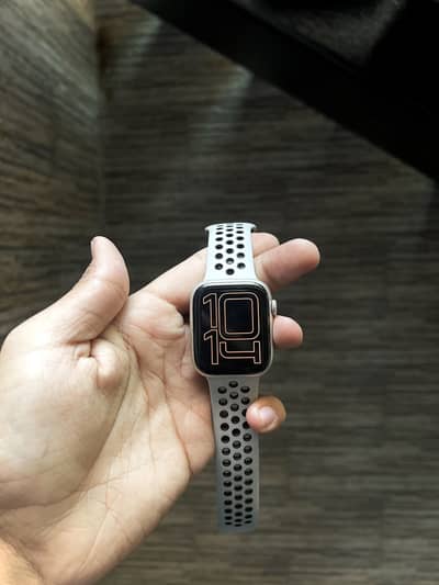 Apple Watch Series 7 Nike Edition