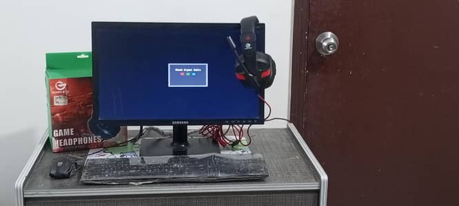 computer accessories in low price but like new working with box