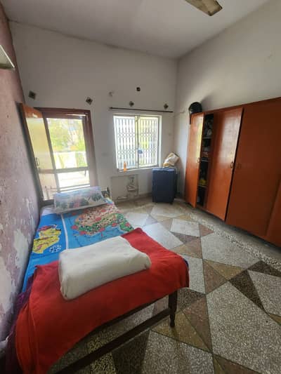 Furnish room available in upper portion in G10/4 for single Male