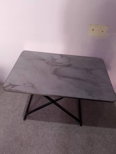 2 Folding Tables
