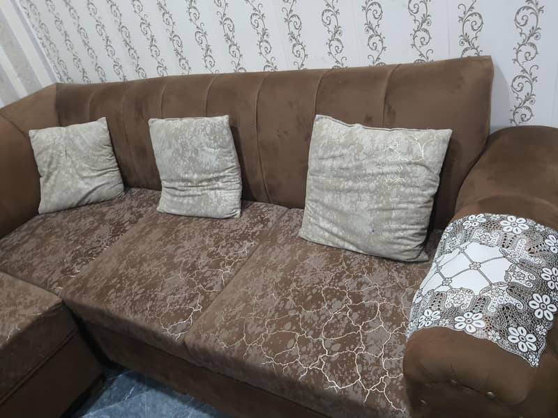 95/100 Condition Sofa 1