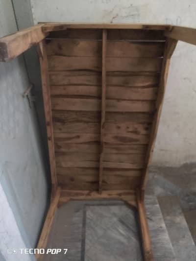 bilkul naya hai aur acchi wood ka hai