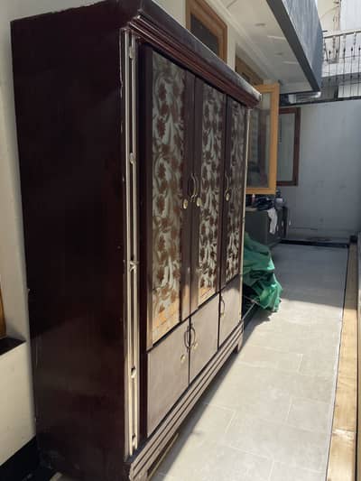 Wardrobe/almari/cupboard