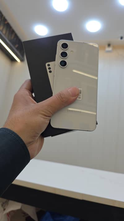 Samsung galaxy S24fe 8/256 Official pta approved