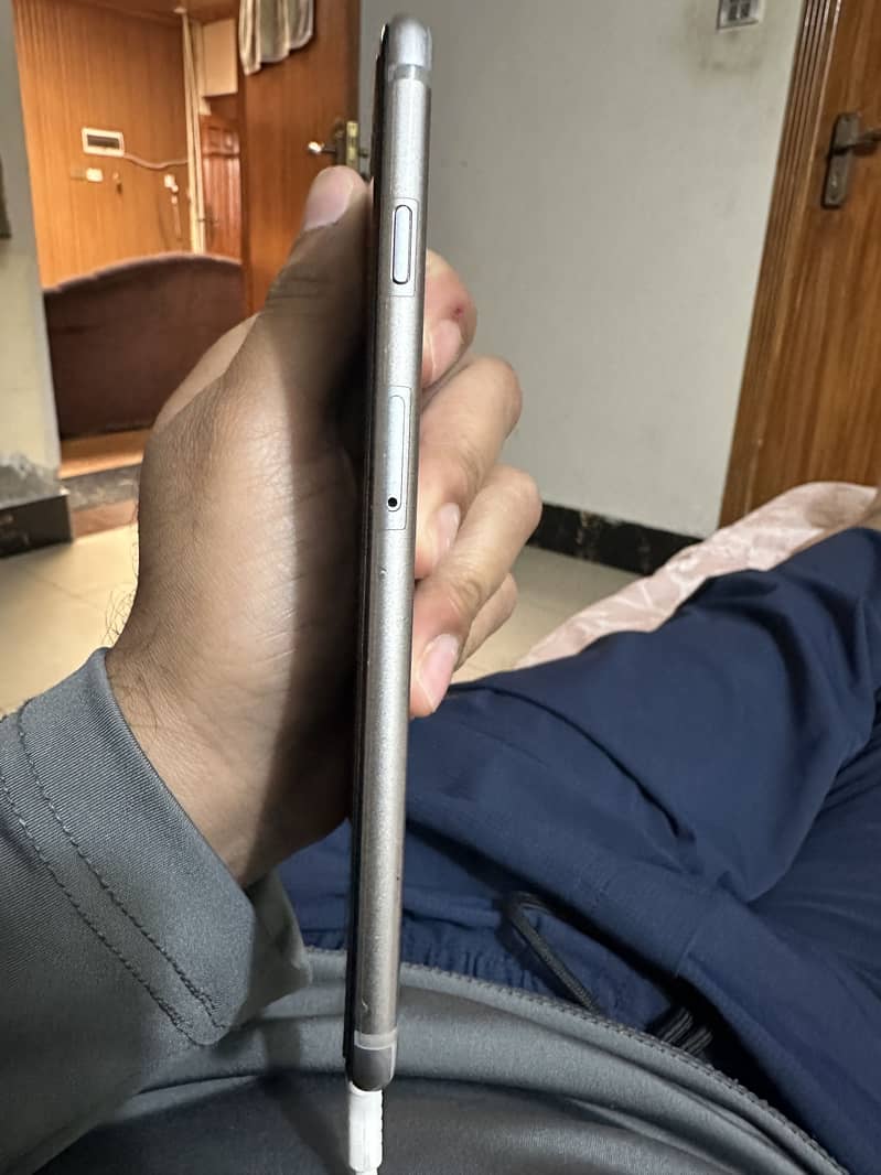 Iphone 16 plus 4