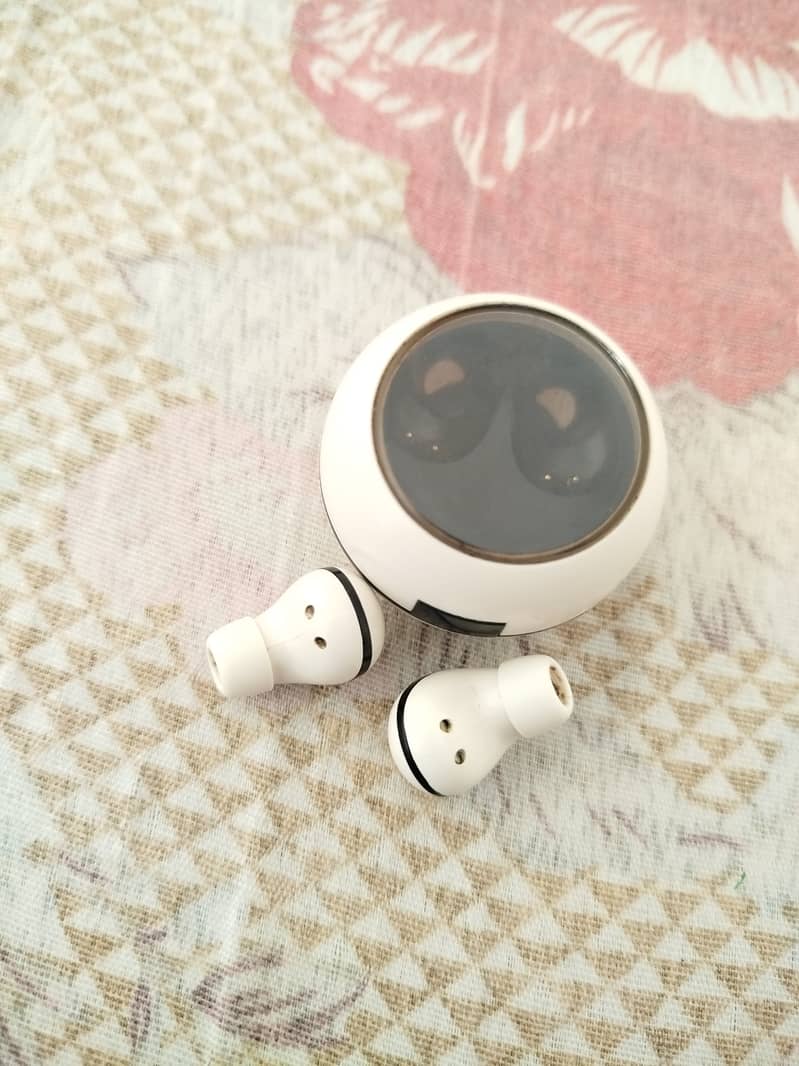 Earbuds 0