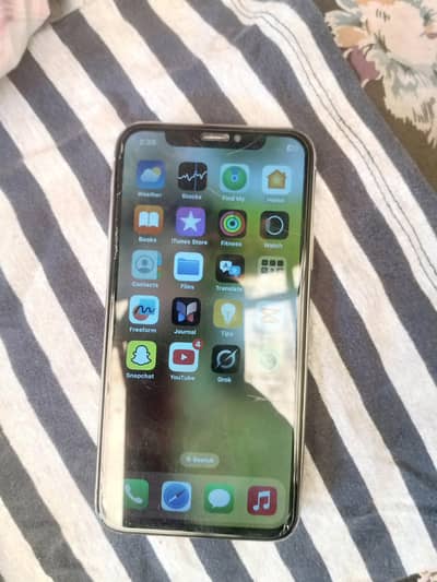 I phone xs 256 me hai