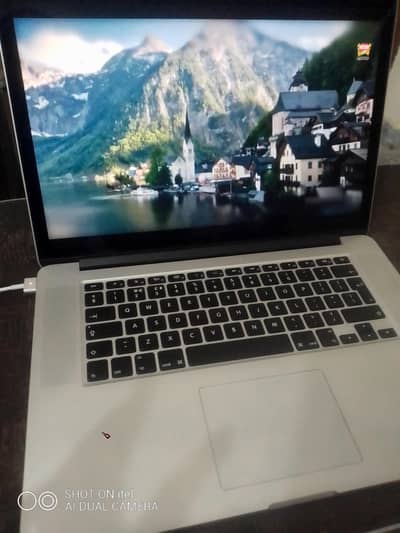 Apple Macbook pro i7 Mid 2015