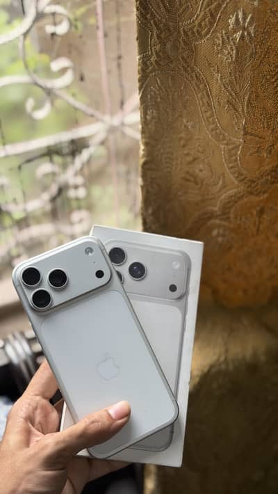 I phone 17 pro max silver colour 256 gb  physical sim 2 mont sim time