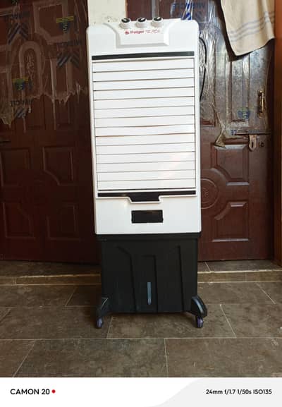 100% new  model h  acdc new laya tha, or phir rakh dia, h sell krna h