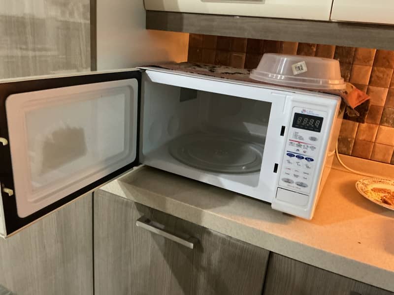 Kitchen microwave 0