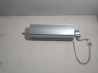 Haier 1.5 Ton DC Inverter AC (Heat & Cool) – 10/10 Condition