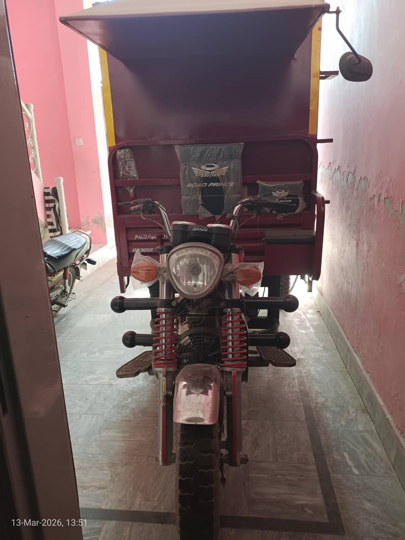 بہت ہی کم چلا ہوا ہے بالکل فریش نیو کنڈیشن میں ہے سات فٹ ہے روڈ پرنس 2