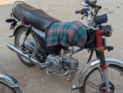 Honda CD 70 used bike condition 10 by 10 2400 km used only
