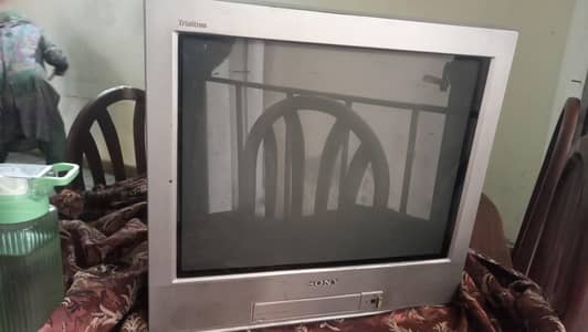 SONY TV - TRINITRON MULTI-SYSTEM TELEVISION - USED