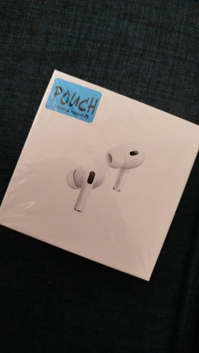 earbuds in new condition 4 days used