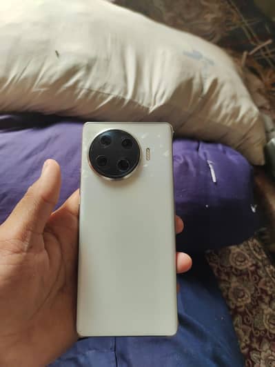 Tecno Spark 20 pro Plus