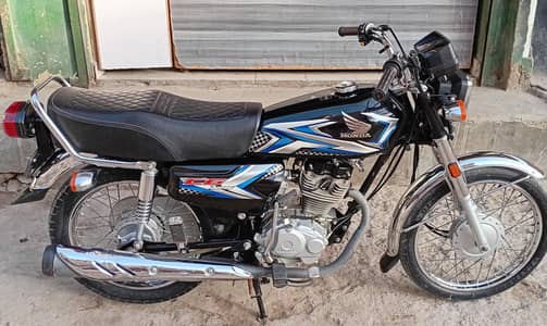 Honda CG-125. . . . . 2025 (Last Month) In Karachi. . . . . . . 0337/1245097
