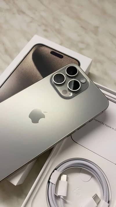 iPhone 15 pro Max Natural