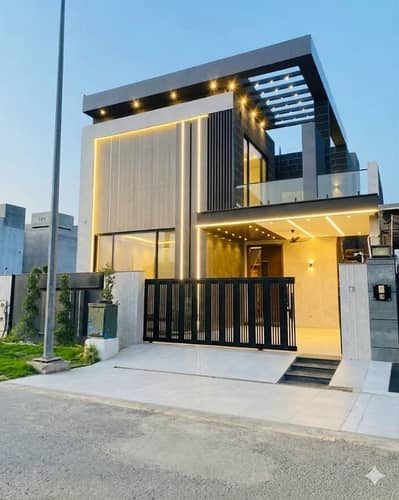 Most Beautiful 10 Marla Stylish Villa Came For Rent In Phase 4