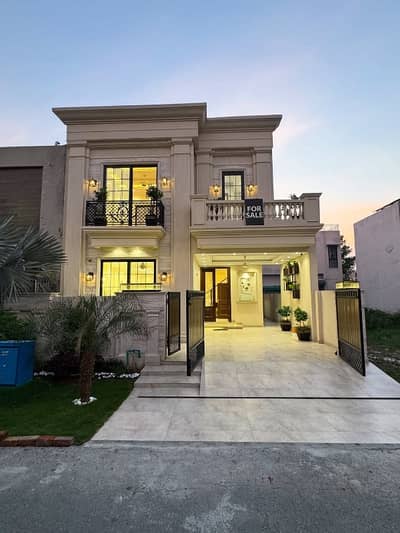 Your Dream Palace 5 Marla 3 Beds Near To Park Most Luxurious House For Sale In DHA