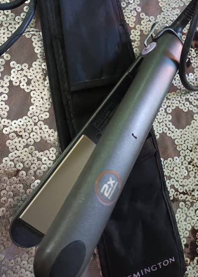 Electric hair straightener by Remigiten