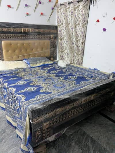 New condition 1 dressing table 1 bed 2 sides table