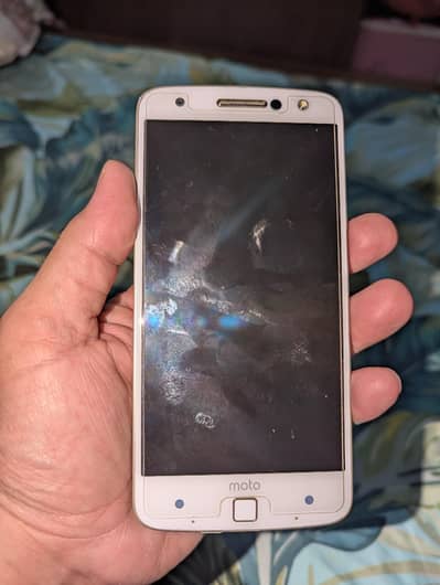 MOTO Z DROID 4/32 GOOD CONDITION