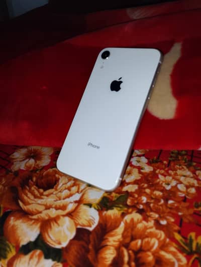 iphone XR white colour 10/10 condition