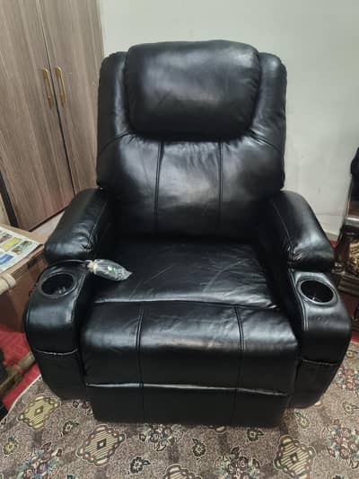 High Life LRE 27 Power Recliner (Like New - 10/10 condition)