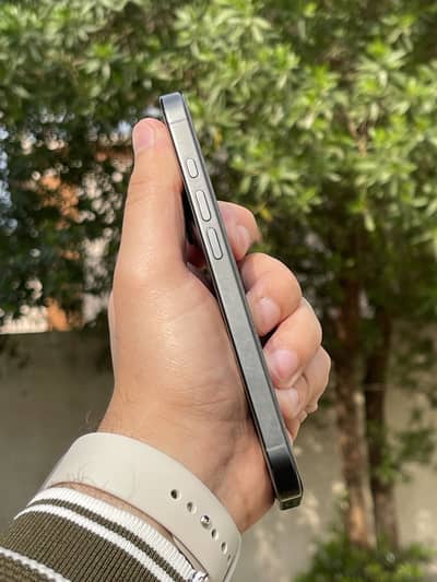 iPhone 16 pro jv 128gb