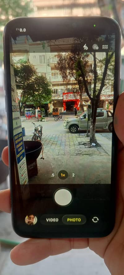 I phone 11 pro factory unlock  256 E. sim Time Hy 4 Month