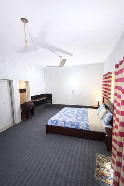 1 Furnished Room Attached Washroom With Separate Entrance For Rent Near Emporium Mall JoharTown