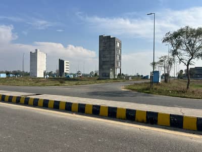 8 Marla With Wide Parking | Broadway | Remarkable Location Plot