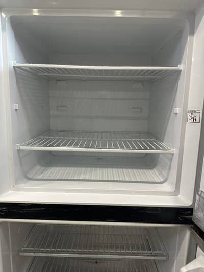 Used 100% best condition dawlance fridge
