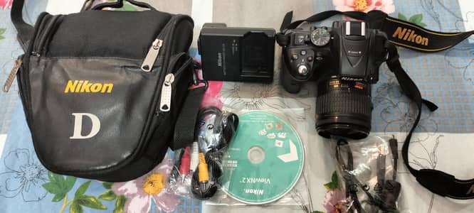 Nikon D5300 (very good condition)