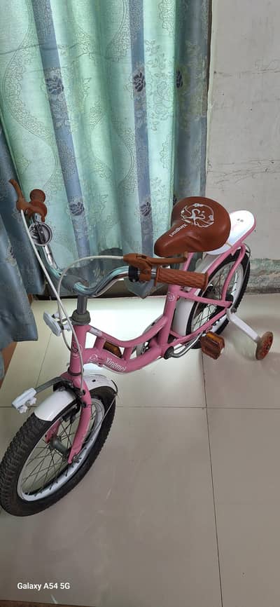 girl bicyle excellent condition almost new