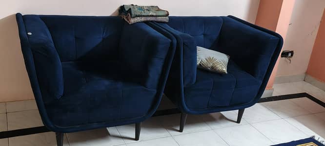 Modern Sofa Set – Excellent Condition – Home Furniture”